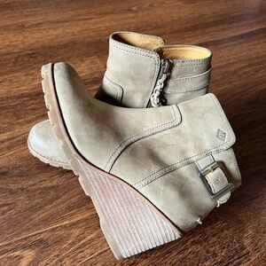 Sperry boots size 6.5M